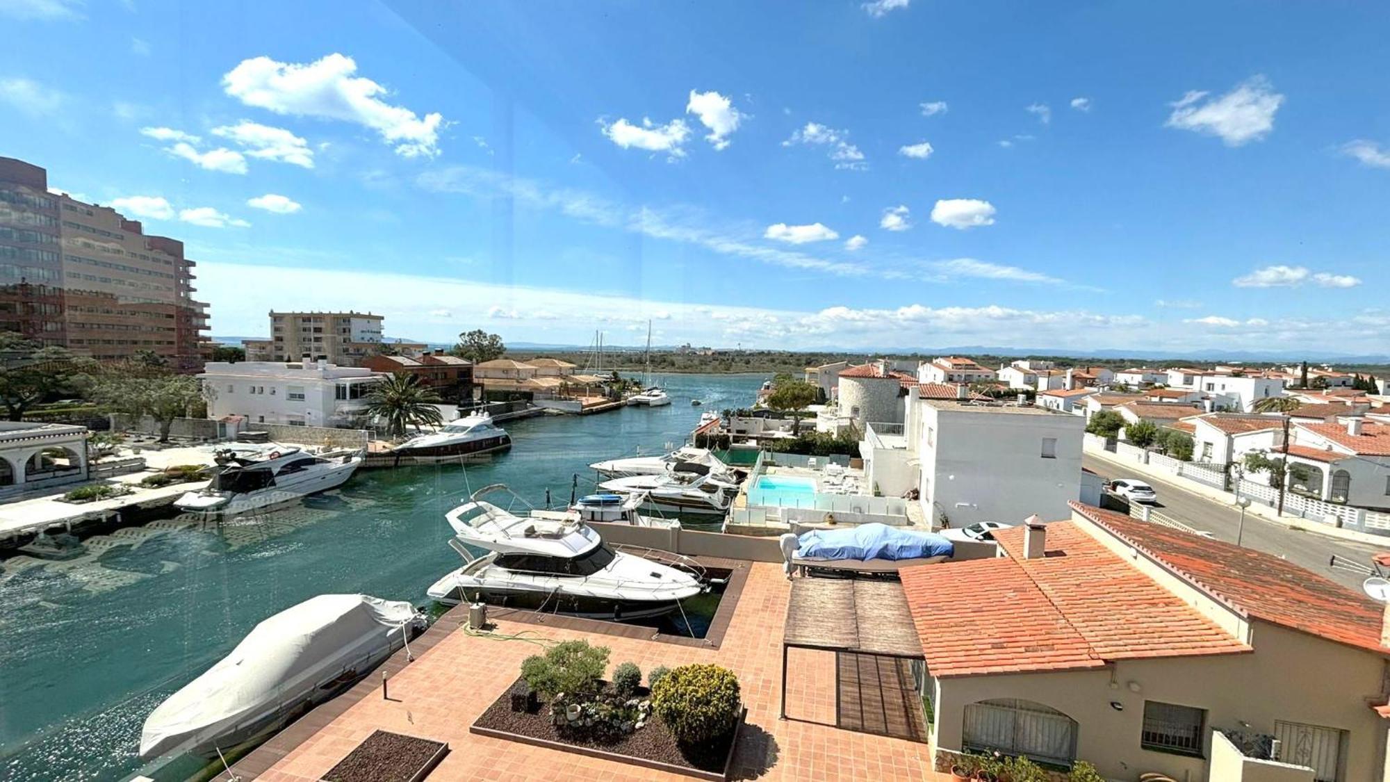 Cap Llarg Apartment Roses Bagian luar foto