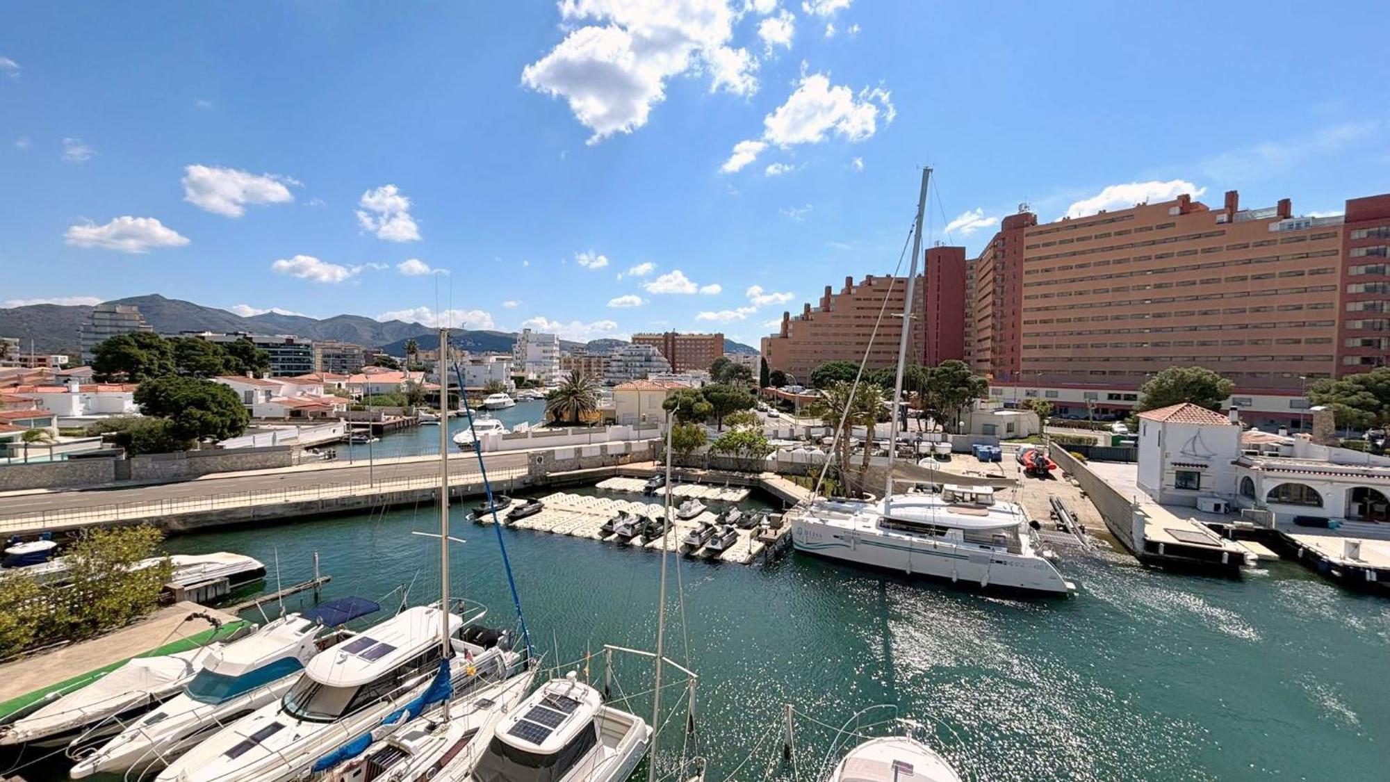 Cap Llarg Apartment Roses Bagian luar foto