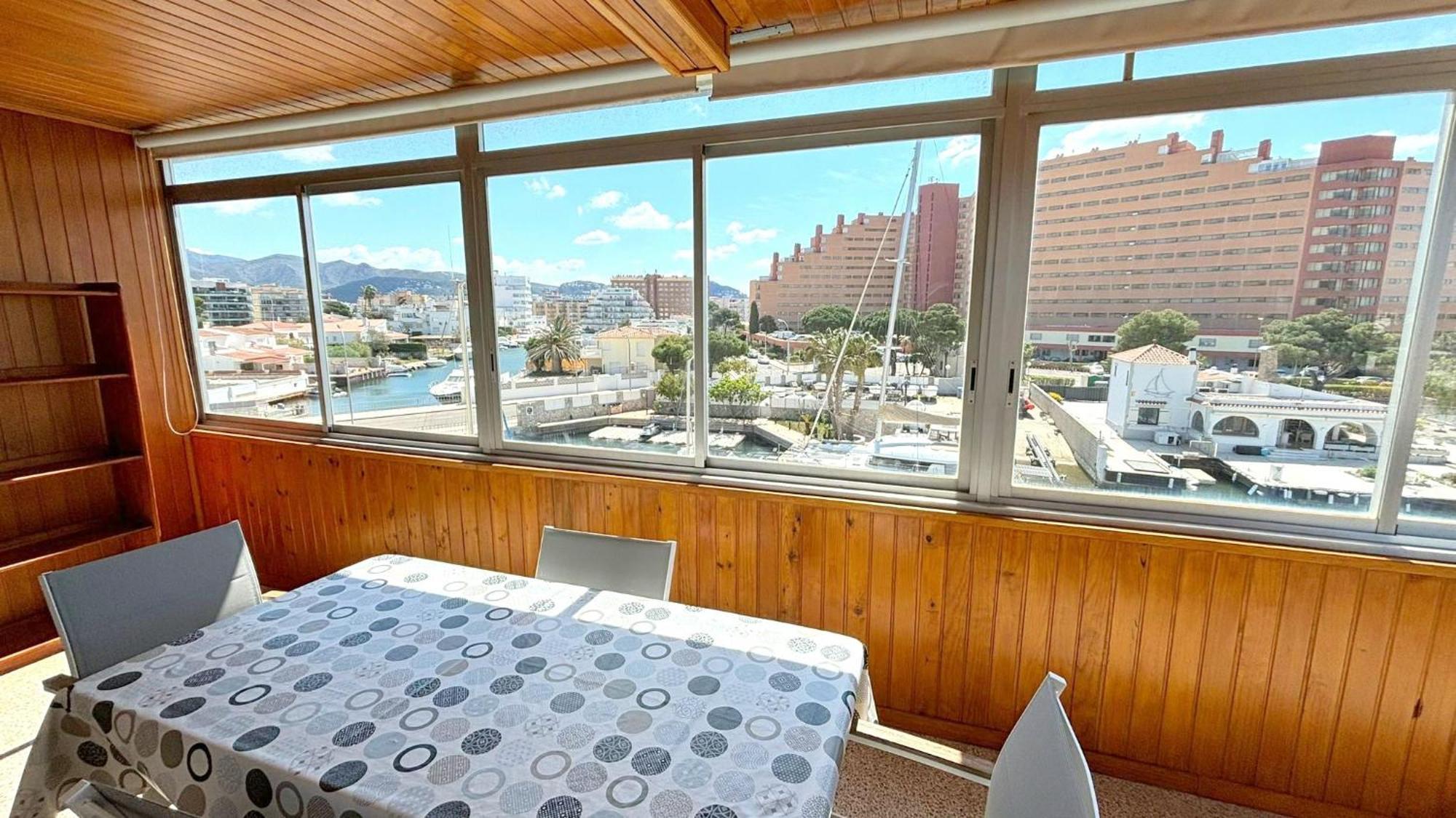 Cap Llarg Apartment Roses Bagian luar foto